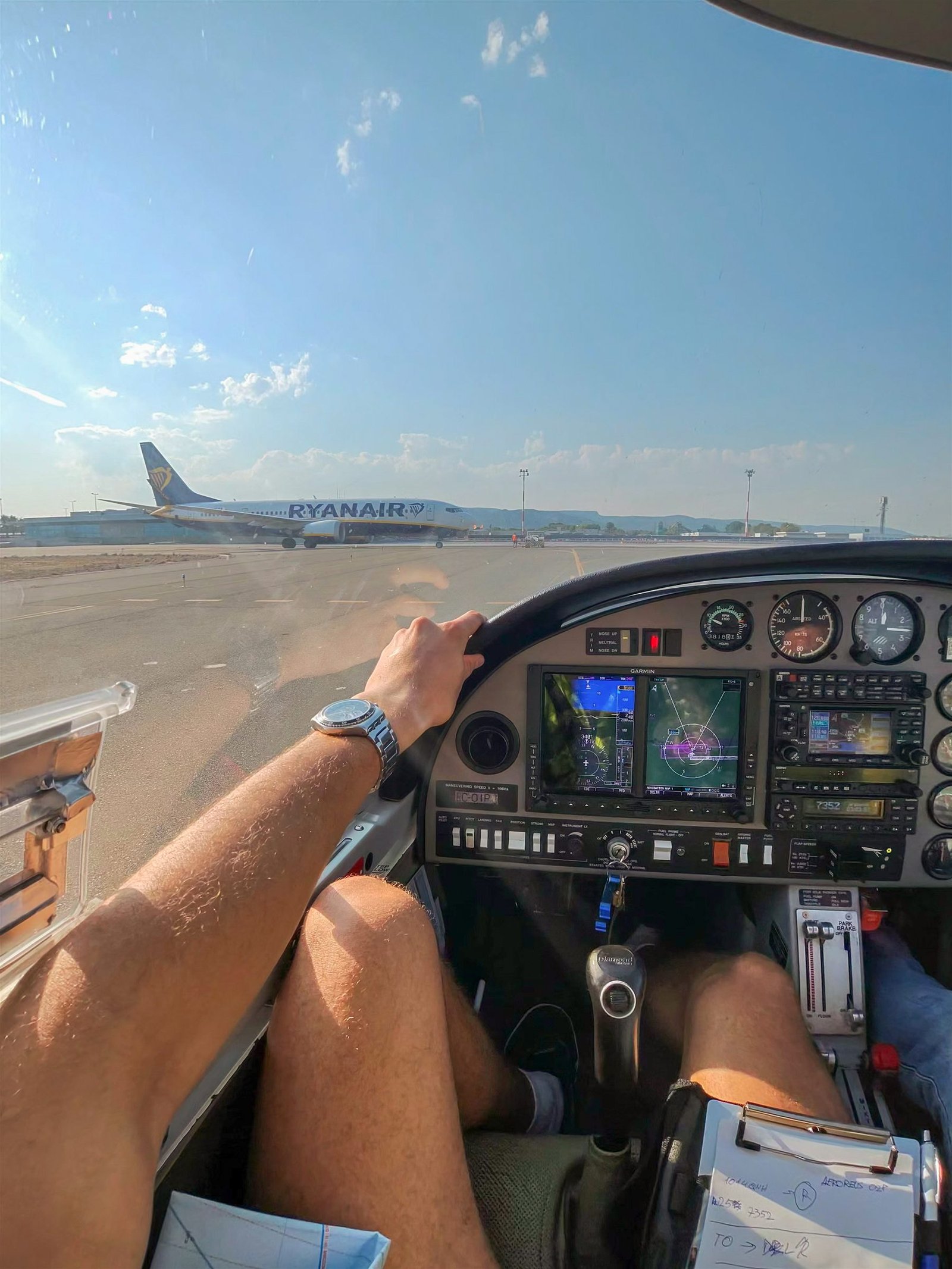 David en cabina durante su instrucción de vuelo