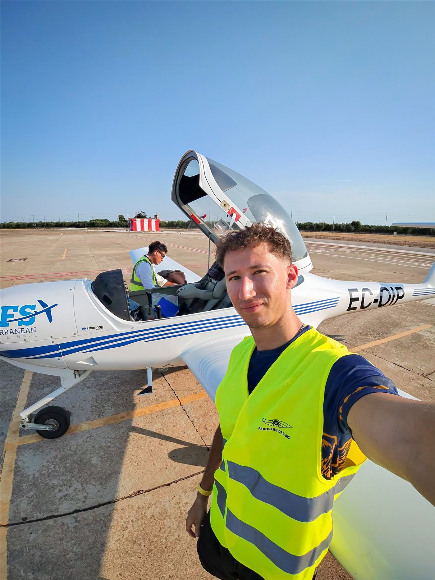 David junto al avión de Mediterranean Flight School